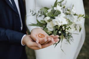 למרות שישנן מדינות שונות בעולם שישמחו לחתן זוגות ישראלים בשטחן, הרבה זוגות בוחרים לערוך טקס נישואים אזרחיים בקפריסין.